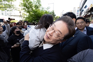 민주당서 들끓는 '대법원장 탄핵'…국힘 "'아버지' 李 뜻"