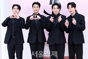 “다음에는 안 올 거야” 뿔난 팬들…데이식스, 자카르타 공연 논란에 사과