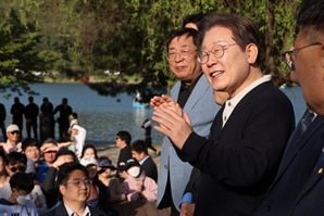 대법원, 李 파기환송에…법조·학계 “선고 아닌 정치”, “선거 개입 비판 직면”