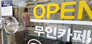 담배 피우고 아이스크림 훔치고…눈물짓는 무인매장 사장님들