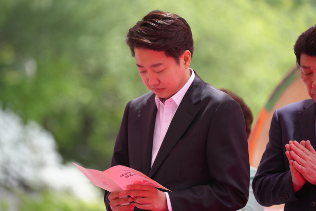 이준석 개혁신당 대선 후보가 5일 부처님오신날 봉축대법회 참석 등을 위해 대구 동화사를 방문하고 있다. 사진 제공=이준석 캠프