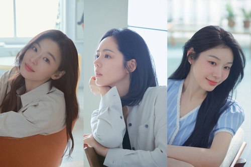 삼성전자의 새 광고 ‘AI 가전 트로이카’에 모델로 출연한 전지현(왼쪽부터), 한가인, 김연아씨. 사진 제공=삼성전자