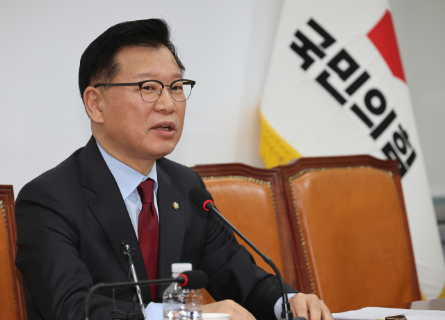 지난달 10일 서울 여의도 국회에서 이양수 국민의힘 사무총장이 대선 후보 선출 방식 등을 발표하고 있다. 연합뉴스