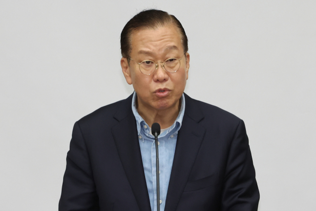 국민의힘 권영세 비상대책위원장이 6일 서울 여의도 국회에서 열린 의원총회에서 후보 단일화를 촉구하고 있다.연합뉴스