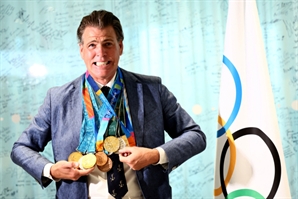 IOC, 산불로 올림픽 메달 10개 잃은 전 수영 선수에 복제 메달 전달