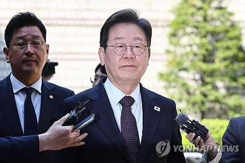 더불어민주당 이재명 대선 후보가 29일 서울 서초구 서울중앙지방법원에서 열린 '대장동 배임·성남FC 뇌물' 1심 속행 공판에 출석하고 있다. 연합뉴스