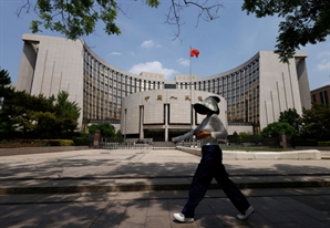 中, 美 협상 앞두고…지준율 0.5%P 인하