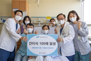 75세 간경화 노모에 간 떼준 54세 아들