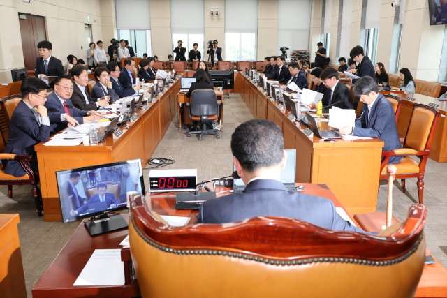 7일 국회 행정안전위원회 전체회의에서 공직선거법 개정안이 상정되고 있다. 연합뉴스