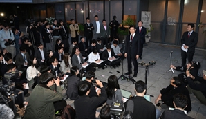 '빈손' 김문수·한덕수 단일화 담판…단식·여론조사 '金 고립작전'