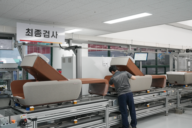 국내 유일 안마의자 생산기지…"자동화 기술로 품질 자신"