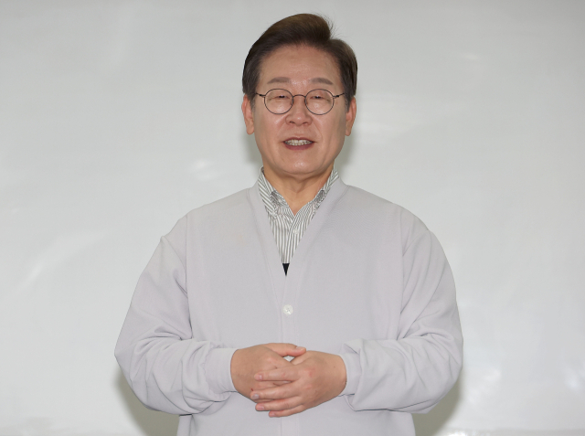 이재명 더불어민주당 대선 후보가 7일 전북 익산시 대한노인회 익산시지회에서 열린 노인회 간담회에서 인사말을 하고 있다. 연합뉴스