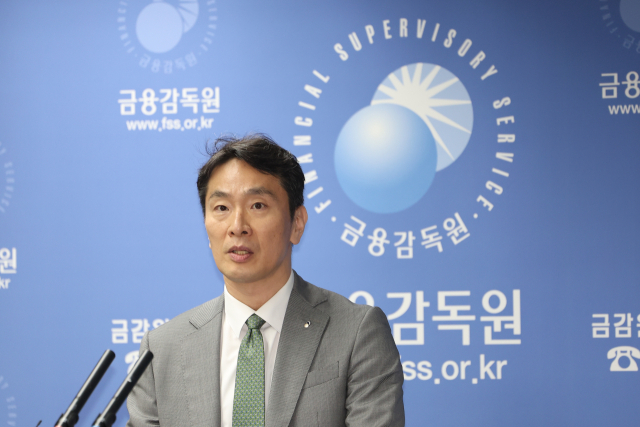 이복현 금융감독원장이 지난달 24일 서울 영등포구 금융감독원에서 열린 자본시장 현안 브리핑에서 발언하고 있다. 연합뉴스