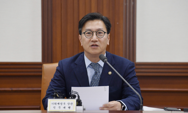 김범석 기획재정부 장관 직무대행이 8일 정부서울청사에서 경제관계장관회의를 주재하고 있다. 사진제공=기획재정부