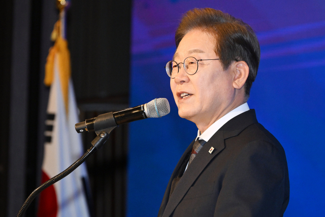 이재명 더불어민주당 대선 후보가 8일 서울 여의도 중소기업중앙회에서 열린 ‘더불어민주당 중앙선대위 직능본부 민생정책 협약식’에 참석해 인사말을 하고 있다. 오승현 기자