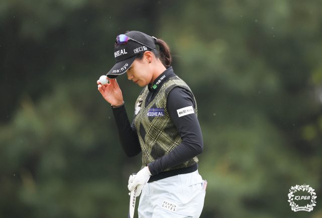 살롱파스 컵 1라운드에서 3언더파 69타를 기록한 박현경. 사진 제공=KLPGA