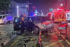 '면허정지 기간 중 음주운전' 20대, 중앙선 넘어 '쾅'…2명 사망·4명 부상