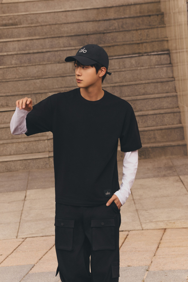 알로요가의 글로벌 앰버서더인 BTS의 진. 사진제공=알로요가