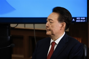 '내란 재판'에 尹 출석 모습 공개…12일 지상 출입 결정