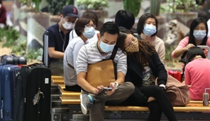 "재채기만 해도 곧바로 감염"…해외 다녀온 후 수십 명 확진 '이 병' 증상은?