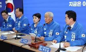 윤여준 "김문수·한덕수, 오십보백보…퇴장해야 할 세력의 이전투구"