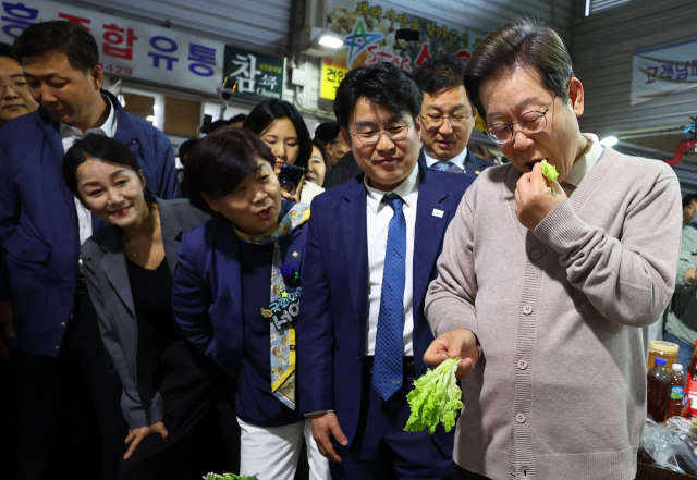 '험지' TK 찾은 이재명 "가짜뉴스 속지 말고 일꾼 잘 골라야"