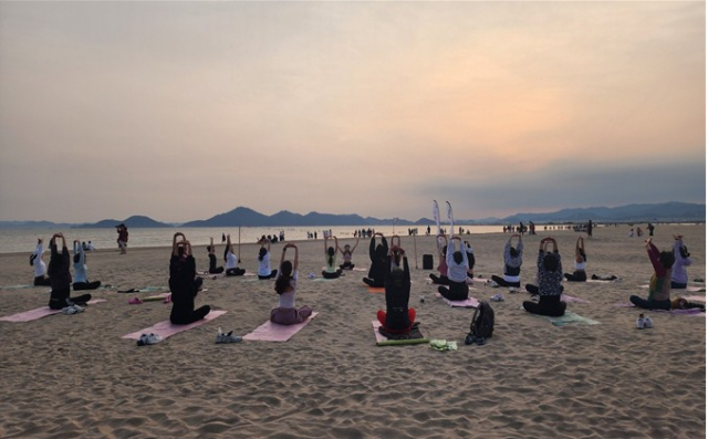 부산지역 해수욕장에서 해양치유 관광 프로그램이 운영되고 있다. 사진제공=부산시