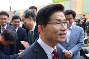 [속보] 권성동 "김문수, 11시 의총 참석…단일화 당원 기대 부응하길"