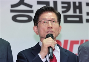 [영상] 김문수 “전술핵 재배치 검토…핵추진 잠수함 개발”
