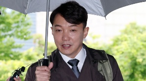 ‘리조트 접대·위장전입 의혹’ 이정섭 검사, 첫 재판에서 혐의 모두 부인