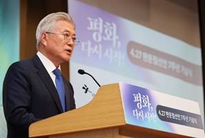 檢 “문재인, 딸 부부 태국 이주·자금관리 직접 해”… 文 측 “황당한 소설”