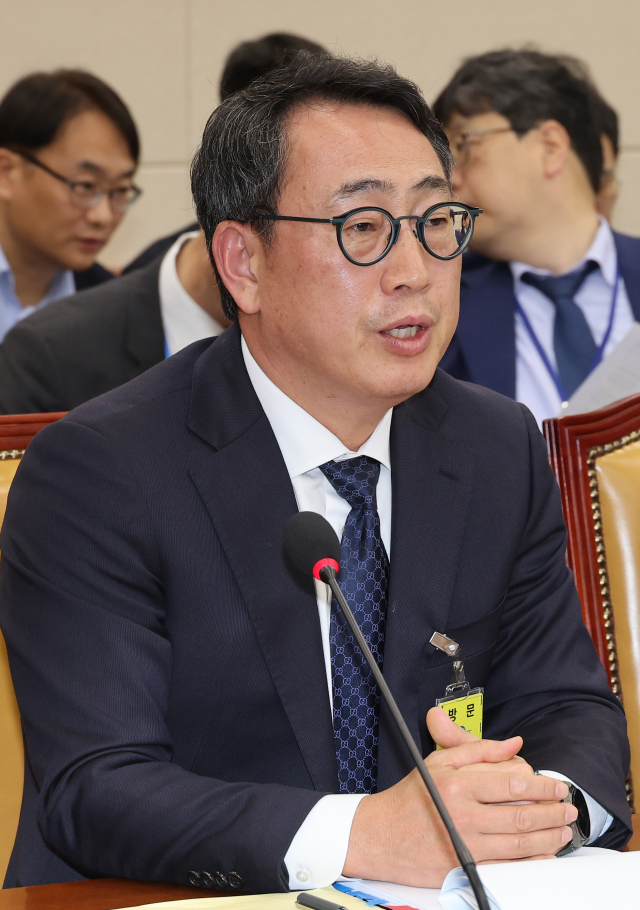 8일 국회 과학기술정보방송통신위원회 전체회의에서 열린 SK텔레콤 유심 해킹 사건 청문회에서 유영상 SK텔레콤 대표가 답하고 있다. 연합뉴스