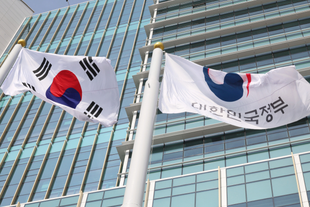 韓 국가부채 비율, '非기축통화 선진국' 평균보다 높아