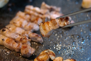 "삼겹살 먹을 바엔 차라리"…비싸진 돼지고기 대신 '이것' 찾는다