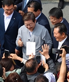 [속보] 법원, 이재명 '위증교사' 재판도 연기…추후 지정