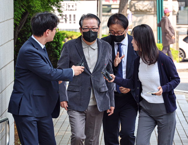 김건희 목걸이 질문에…건진법사 ‘묵묵부답’