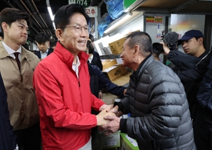 김문수, 가락시장에서 첫 유세…"민생·경제 대통령 되겠다"