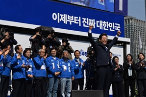 출정식서 이재명 "기회 주면 세상 얼마나 바뀌는지 증명할 것"