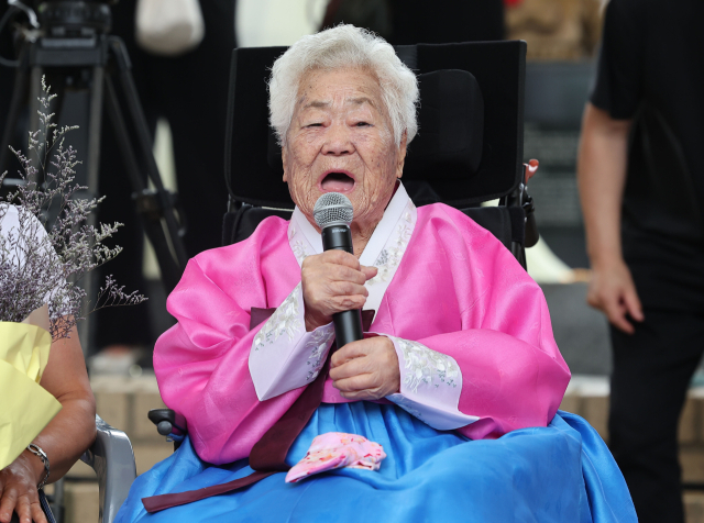 일본군 위안부 피해자인 이옥선 할머니가 건강 악화로 11일 별세했다. 향년 97세. 사진은 지난 2023년 8월 12일 경기도 광주 나눔의집에서 열린 2023 일본군 '위안부' 피해자 기림의날 기념식에서 발언하는 이옥선 할머니. 연합뉴스