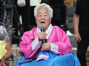 이재명 "이원옥 할머님 떠나 비통한 마음…못 다 이룬 소망 잊지 않겠다"