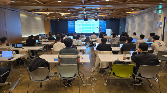 9일 서울 강남구 구글 스타트업 캠퍼스에서 열린 ‘생성형 AI 뉴스 에이전트 개발을 위한 실습 워크숍’. 사진제공=뉴스테크이니셔티브