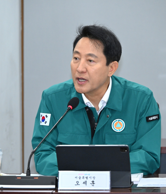 오세훈 서울시장이 12일 ‘2025년 풍수해 안전 대책 추진 현황 보고회’에서 설명을 하고 있다. 사진 제공=서울시