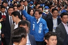 후보 등록 후 첫 여론조사…李 바짝 추격한 金
