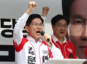 金, 尹과 거리조절…이준석엔 단일화 손짓