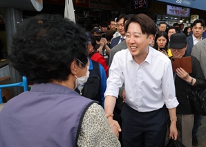이준석 "이재명, '박정희 콤플렉스' 극복한 경제정책 내놔야"