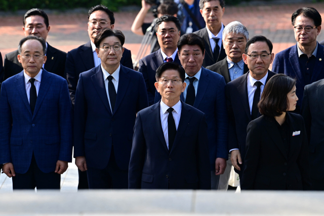 김문수 국민의힘 대선 후보가 13일 오전 대구 동구 국립신암선열공원을 참배하기 위해 이동하고 있다. 대구=성형주 기자 2025.05.13