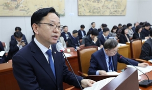 "여성은 '출산' 가산점" 논란에…민주당 김문수 의원, 선대위 부본부장직 사퇴