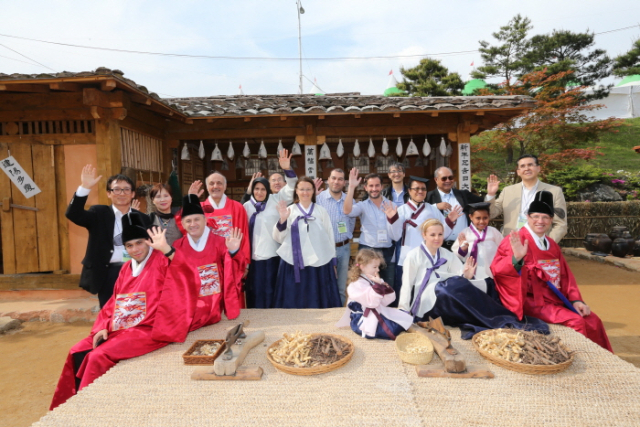 산청한방약초축제 현장. 사진 제공 한국관광공사.