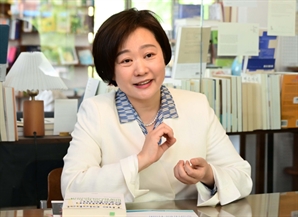 "해외 입양은 아동 수출 사업…한국이 그 몸통"
