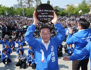 [사설] 대선후보들 “AI·반도체 강국”…규제 혁파 등 실천 방안 제시하라
